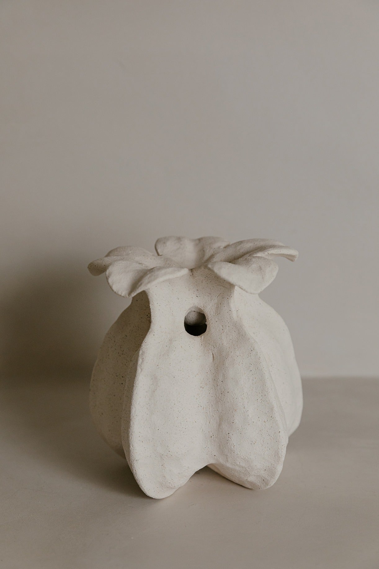 Makyvky Single Candle Holder - White