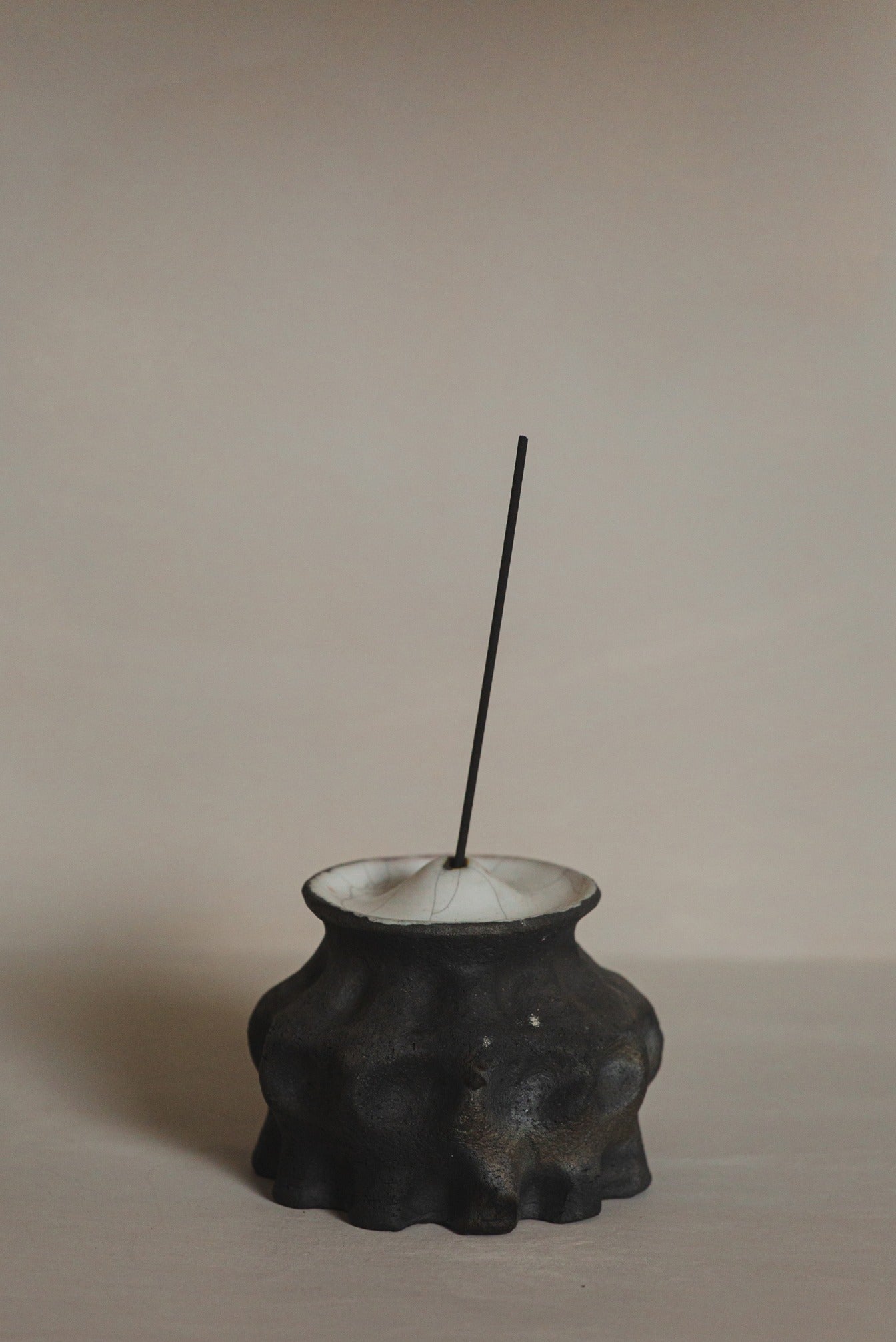 Makyvky Incense Holder - Dark Grey