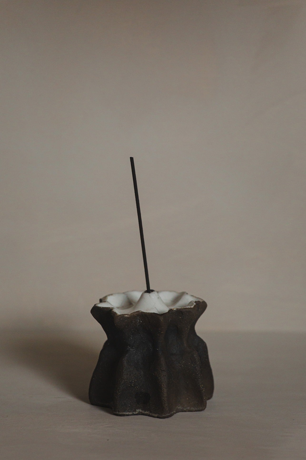 Makyvky Incense Holder - Dark Grey